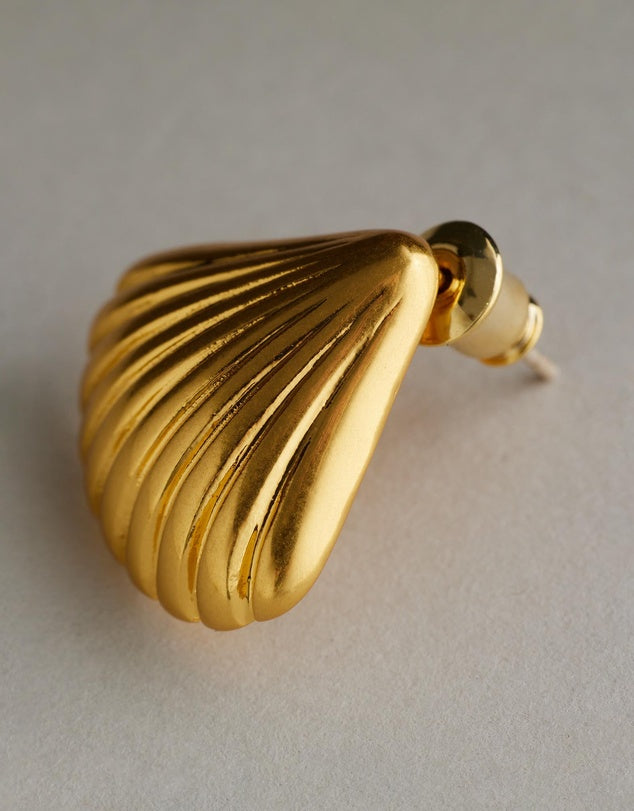 Tanah Shell Earrings - Gold close up of one earring