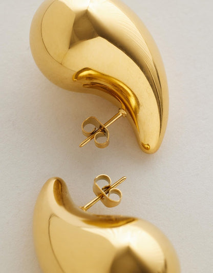 Arlow Tearrop Earrings - Gold close up
