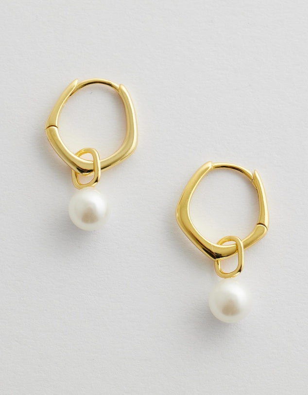 Aurelia Pearl Earrings flay lay