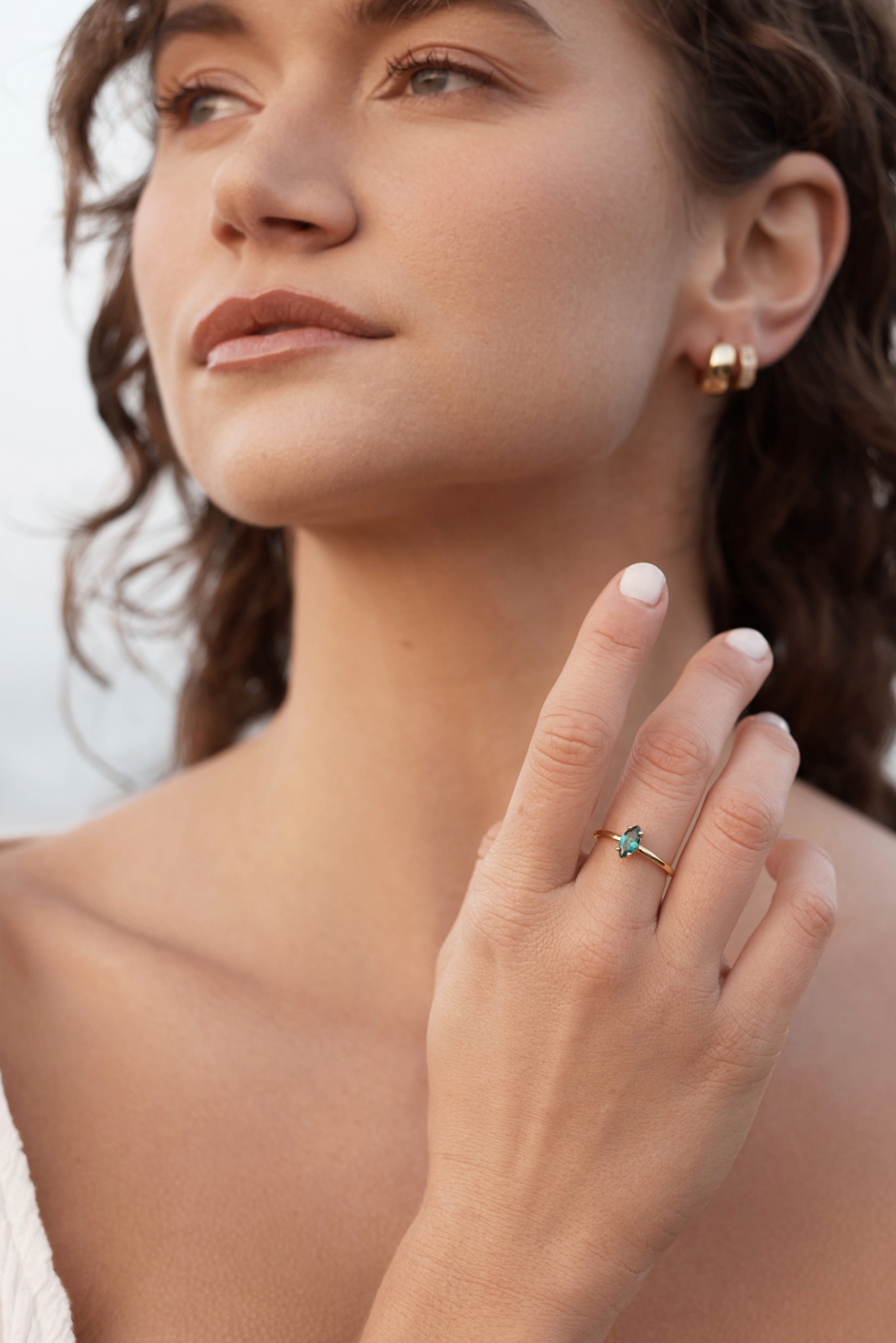 Cuba Emerald Ring - Gold close upon women's hand