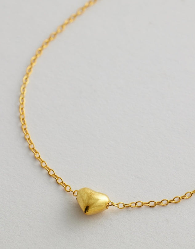 Eldoria_Mini_Heart_Bracelet detailed close up