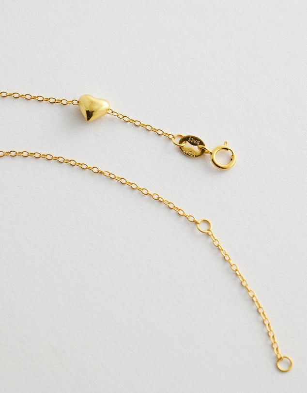 Eldoria_Mini_Heart_Bracelet detailed close up flatlay