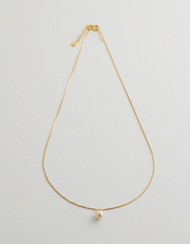 Elowen Pearl Necklace full shot flay lay