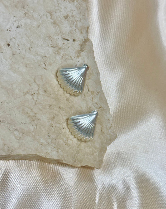 Tanah Shell Earrings - Silver