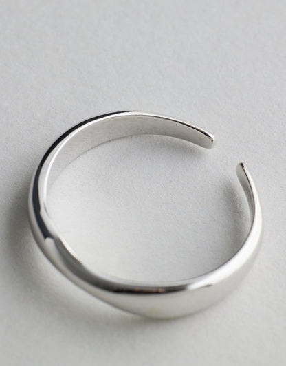 Hannah Wave Ring - Silver open ring on a light gray background