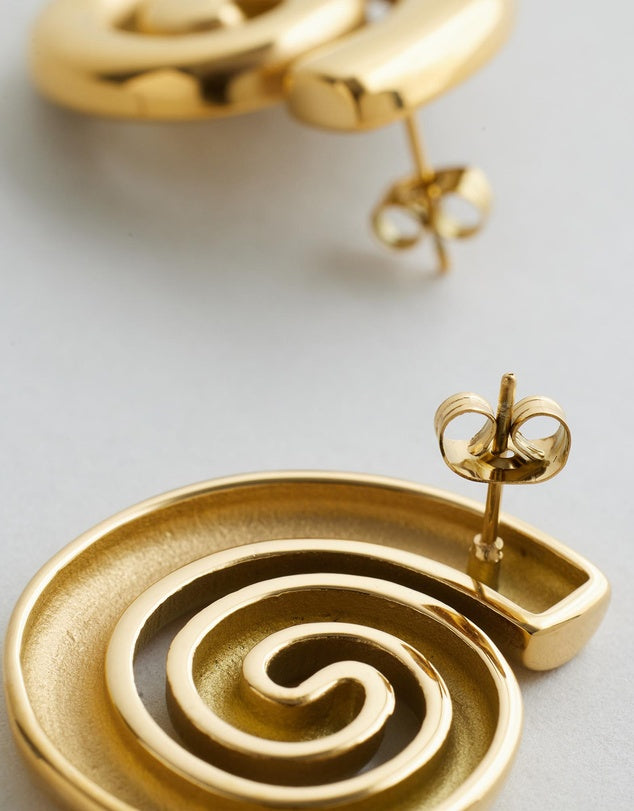 Savannah Swirl Earrings - Gold close up back view