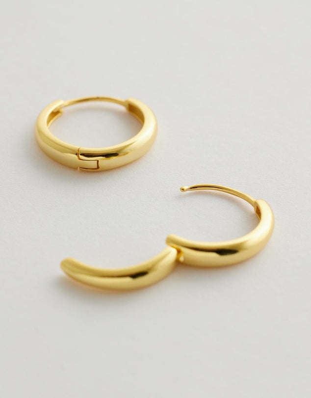 capri hoops gold, close up