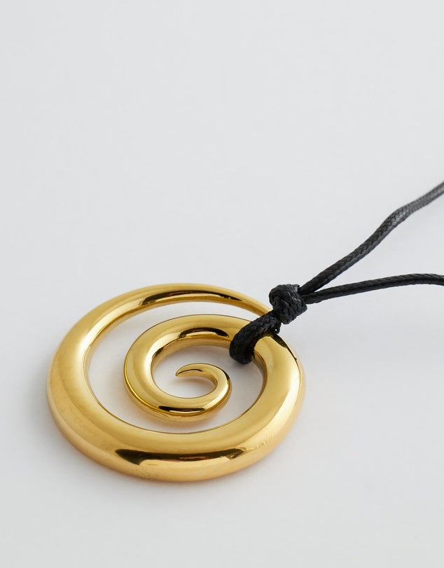 ralph swirl pendant necklace close up swirl