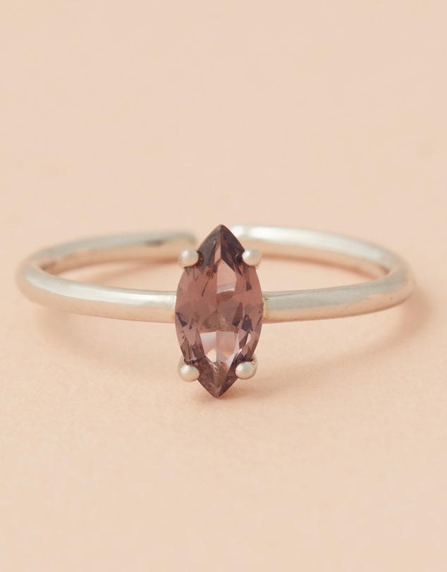 Cuba Onyx Ring - Silver close up front view of stone