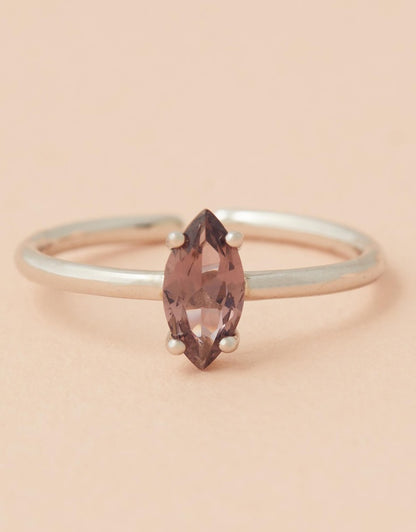 Cuba Onyx Ring - Silver close up front view of stone