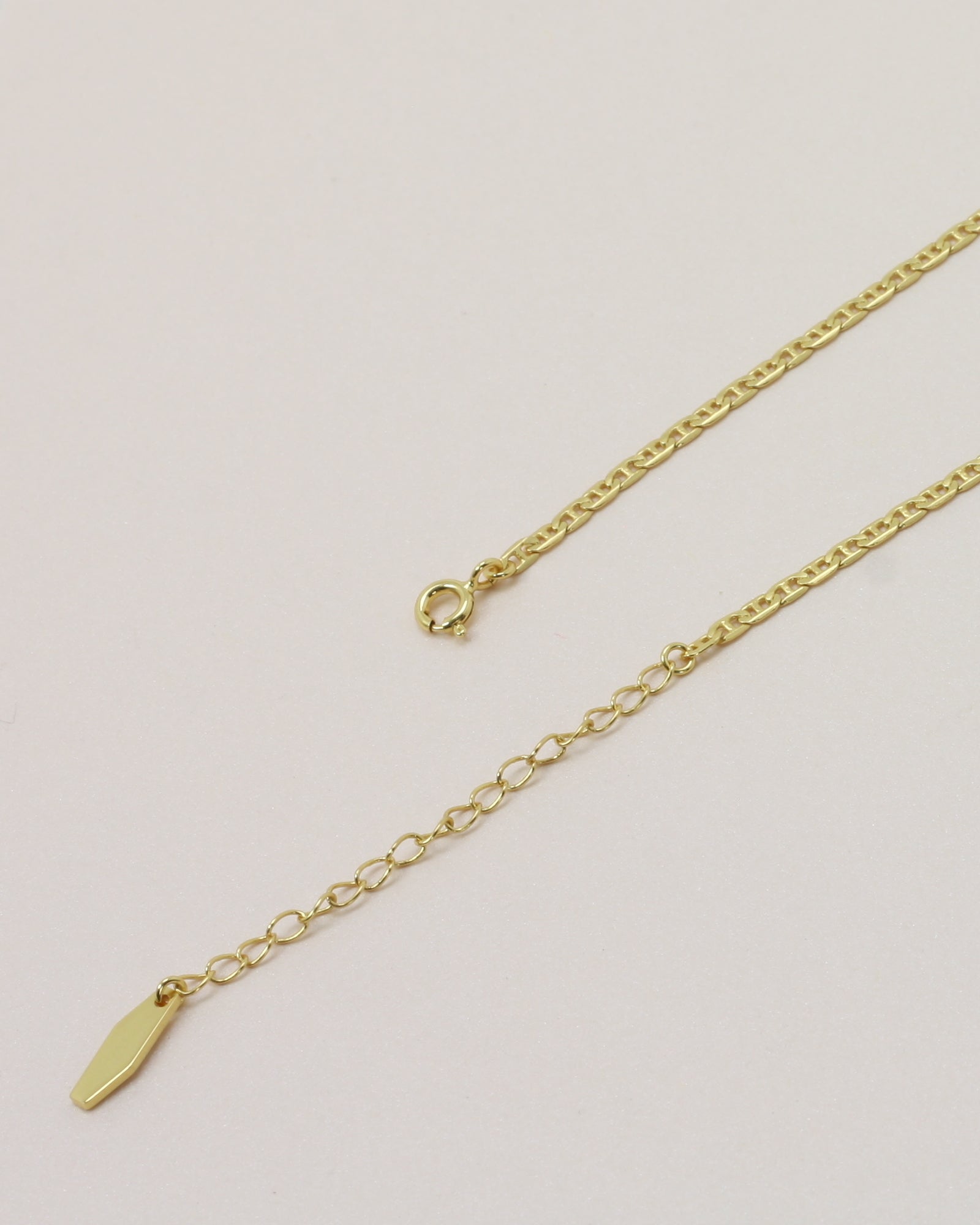 Hendrix Boyfriend Chain close up of clasp