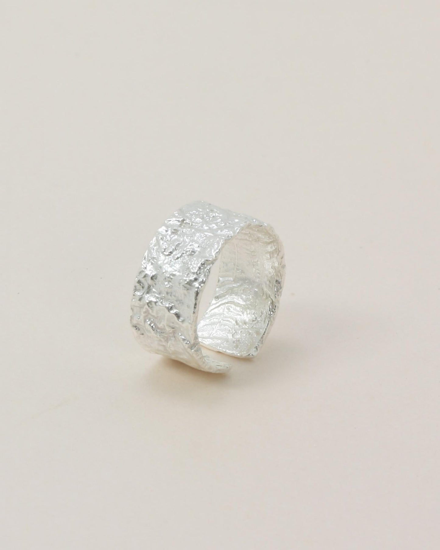 Noah Textured Ring - Silver close up