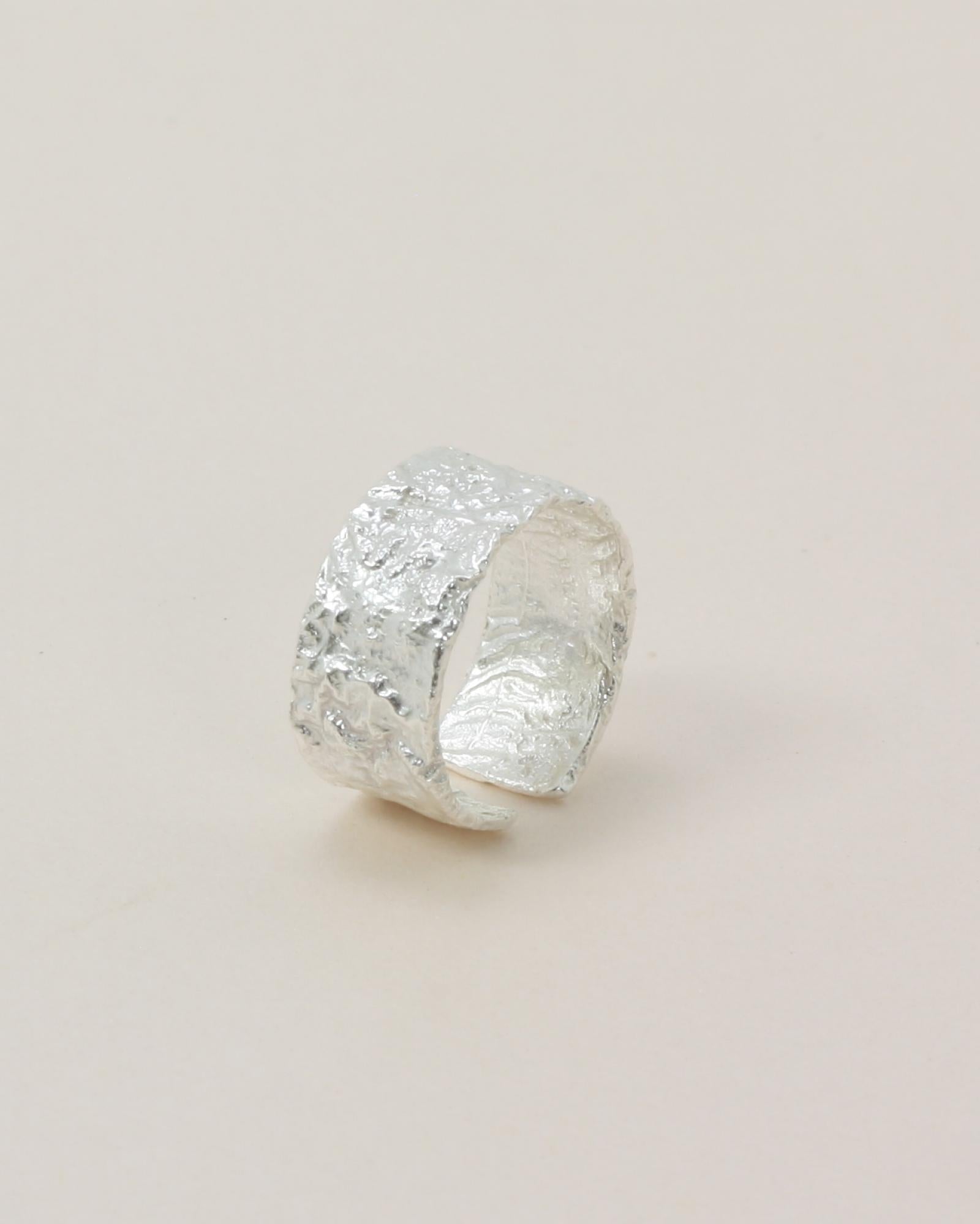 Noah Textured Ring - Silver close up