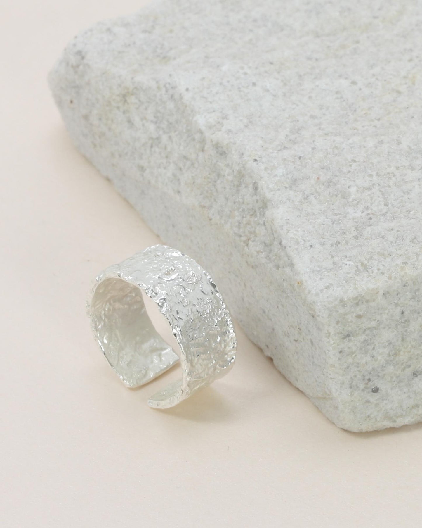 Noah Textured Ring - Silver close up