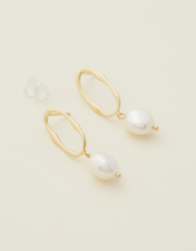 Nola Drop Pearl Earrings close up