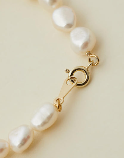 Sophia Pearl Bracelet close up of clasp